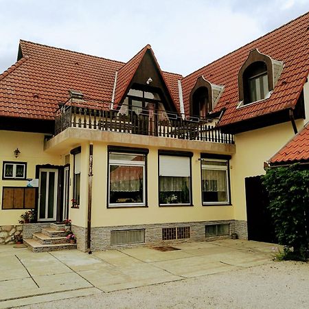 Hotel Revesz Vendeghaz Harkány Zewnętrze zdjęcie