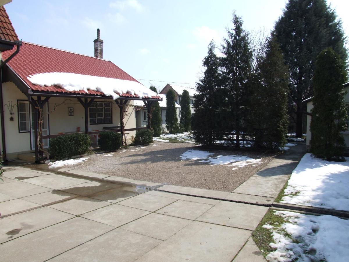 Hotel Revesz Vendeghaz Harkány Zewnętrze zdjęcie