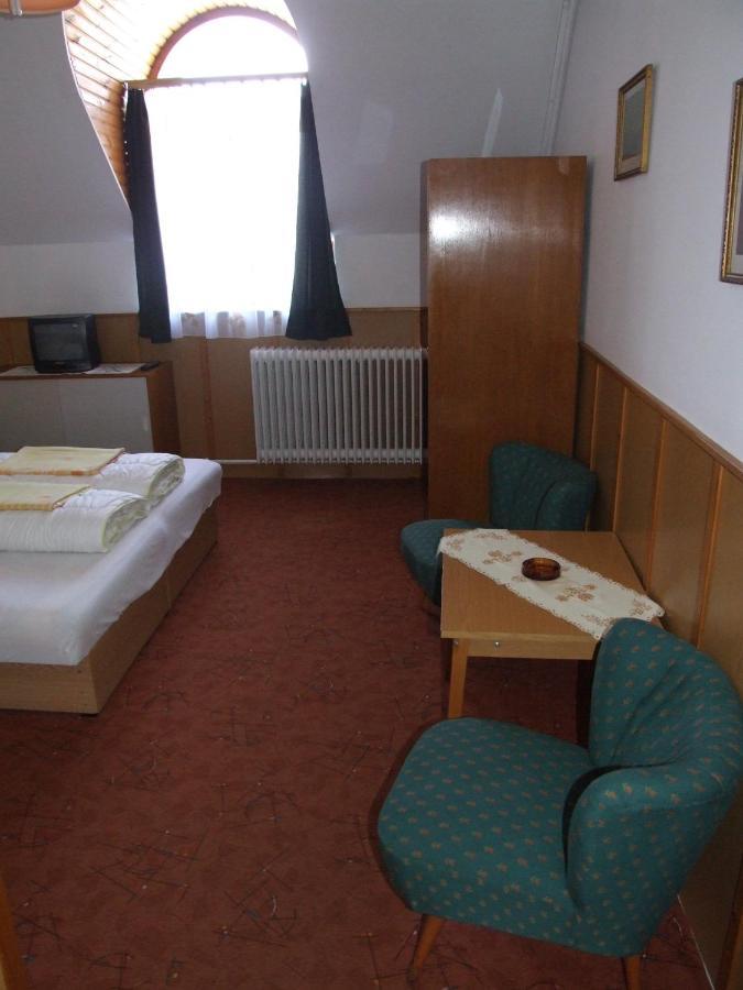 Hotel Revesz Vendeghaz Harkány Zewnętrze zdjęcie