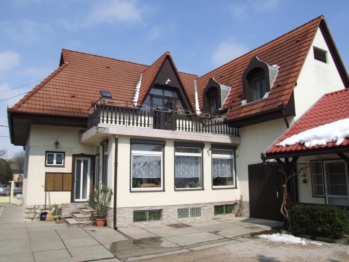 Hotel Revesz Vendeghaz Harkány Zewnętrze zdjęcie