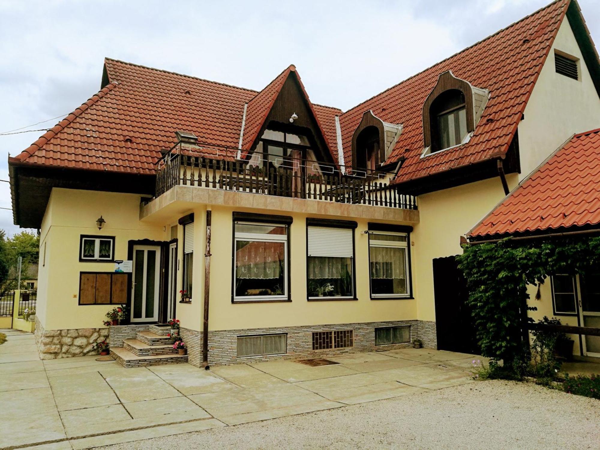 Hotel Revesz Vendeghaz Harkány Zewnętrze zdjęcie